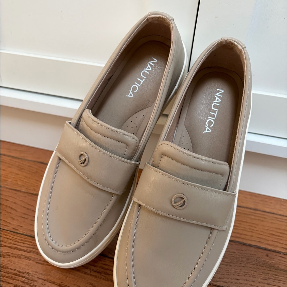 Nautica SZ 6 Women’s Vegan Beige Leather Slip on Loafers Shoes